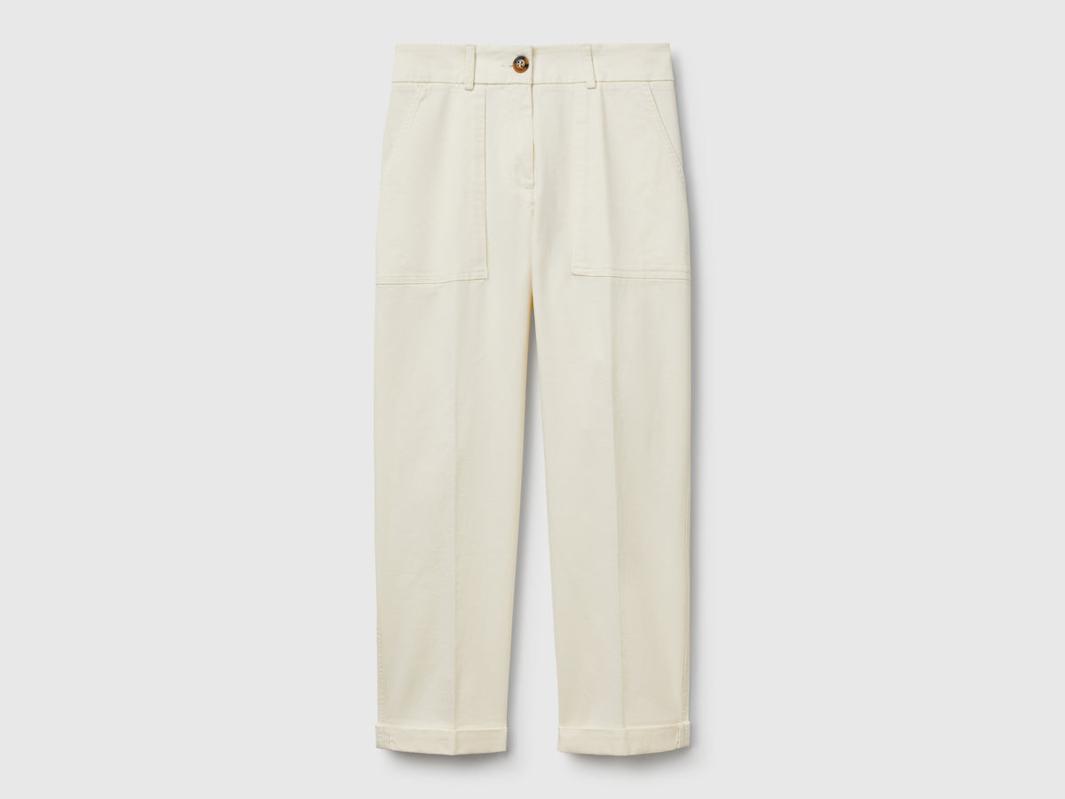 Pantaloni con risvolto in cotone stretch