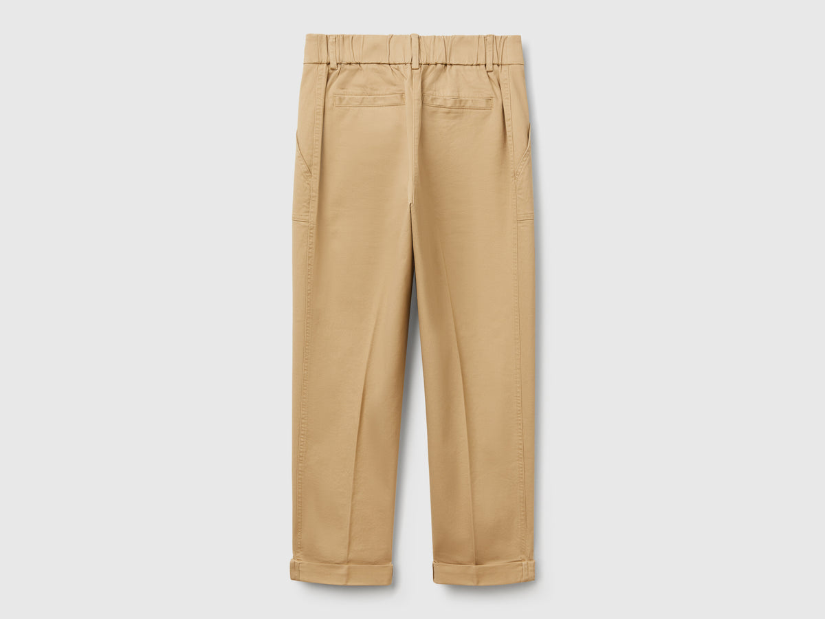 Pantaloni con risvolto in cotone stretch