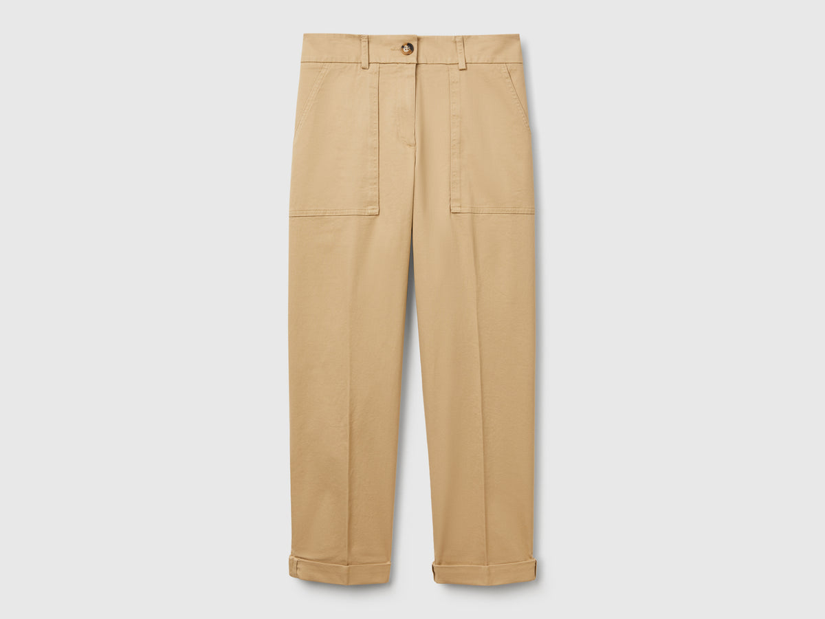Pantaloni con risvolto in cotone stretch