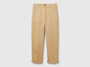 Pantaloni con risvolto in cotone stretch