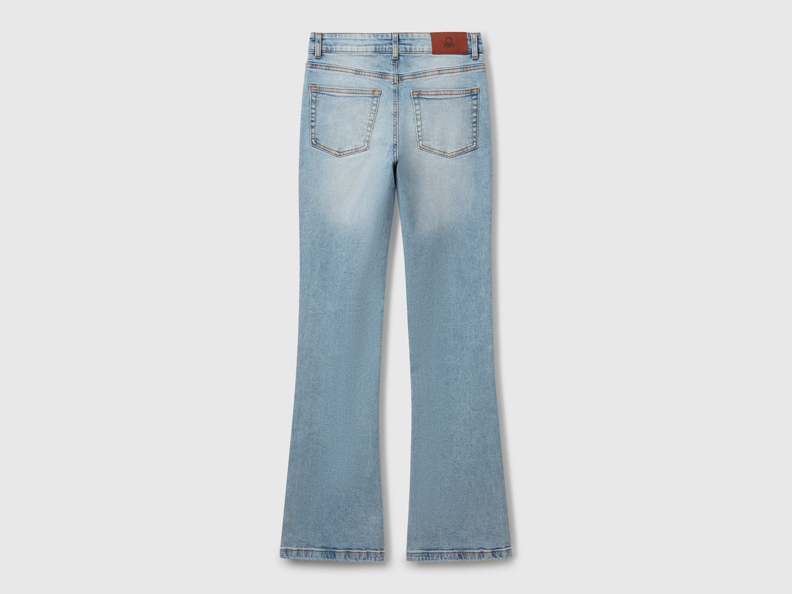 Jeans a zampa in misto cotone da donna azzurro 2 | Benetton Outlet