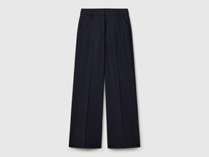 Wide flowing trousers