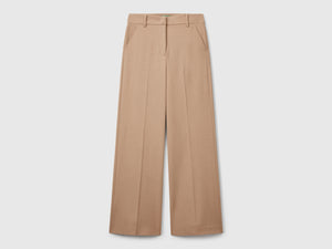 Wide flowing trousers