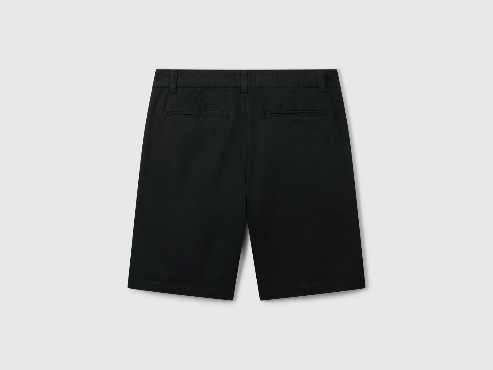 Bermuda chino in cotone stretch da uomo nero 2 | Benetton Outlet