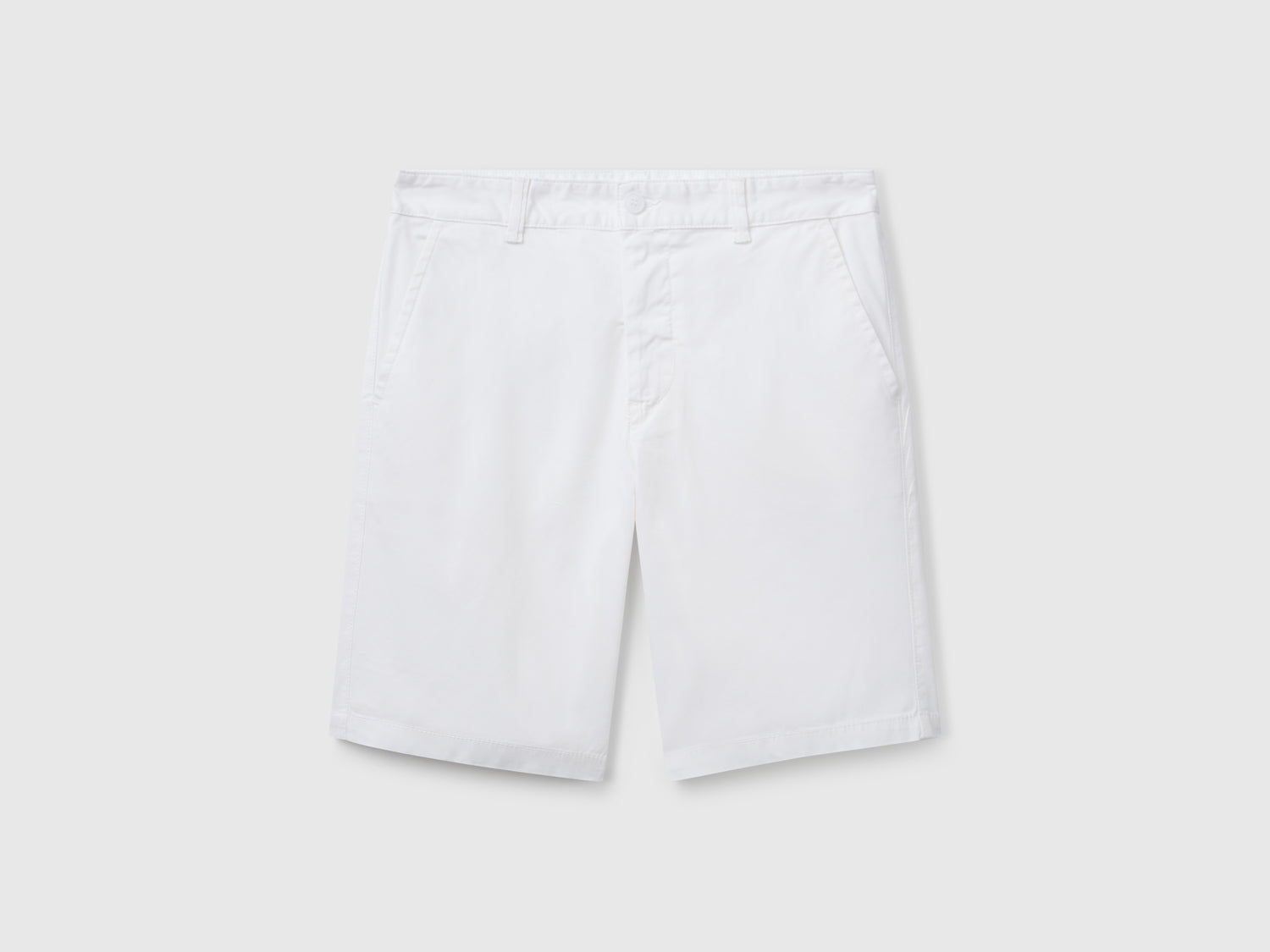 Bermuda chino in cotone stretch da uomo bianco | Benetton Outlet