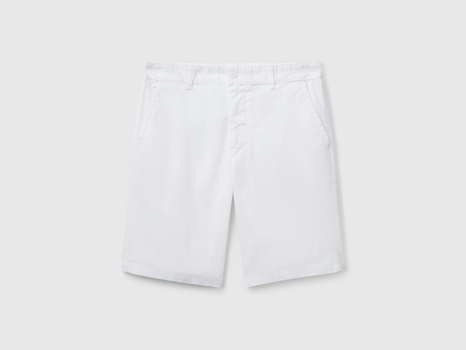 Bermuda chino in cotone stretch da uomo bianco | Benetton Outlet