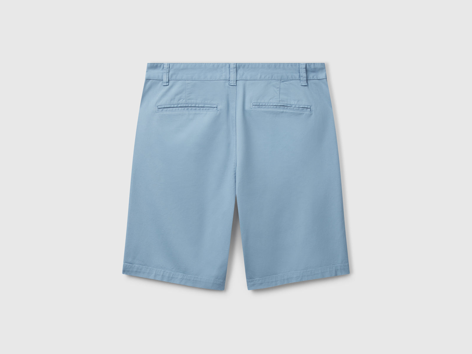 Bermuda chino in cotone stretch da uomo azzurro 2 | Benetton Outlet