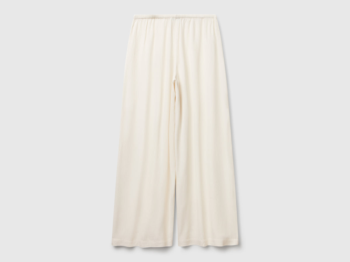 Wide flowing trousers