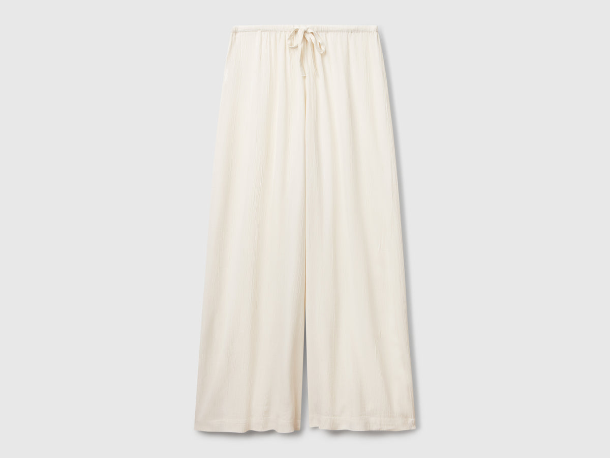 Wide flowing trousers