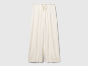 Wide flowing trousers