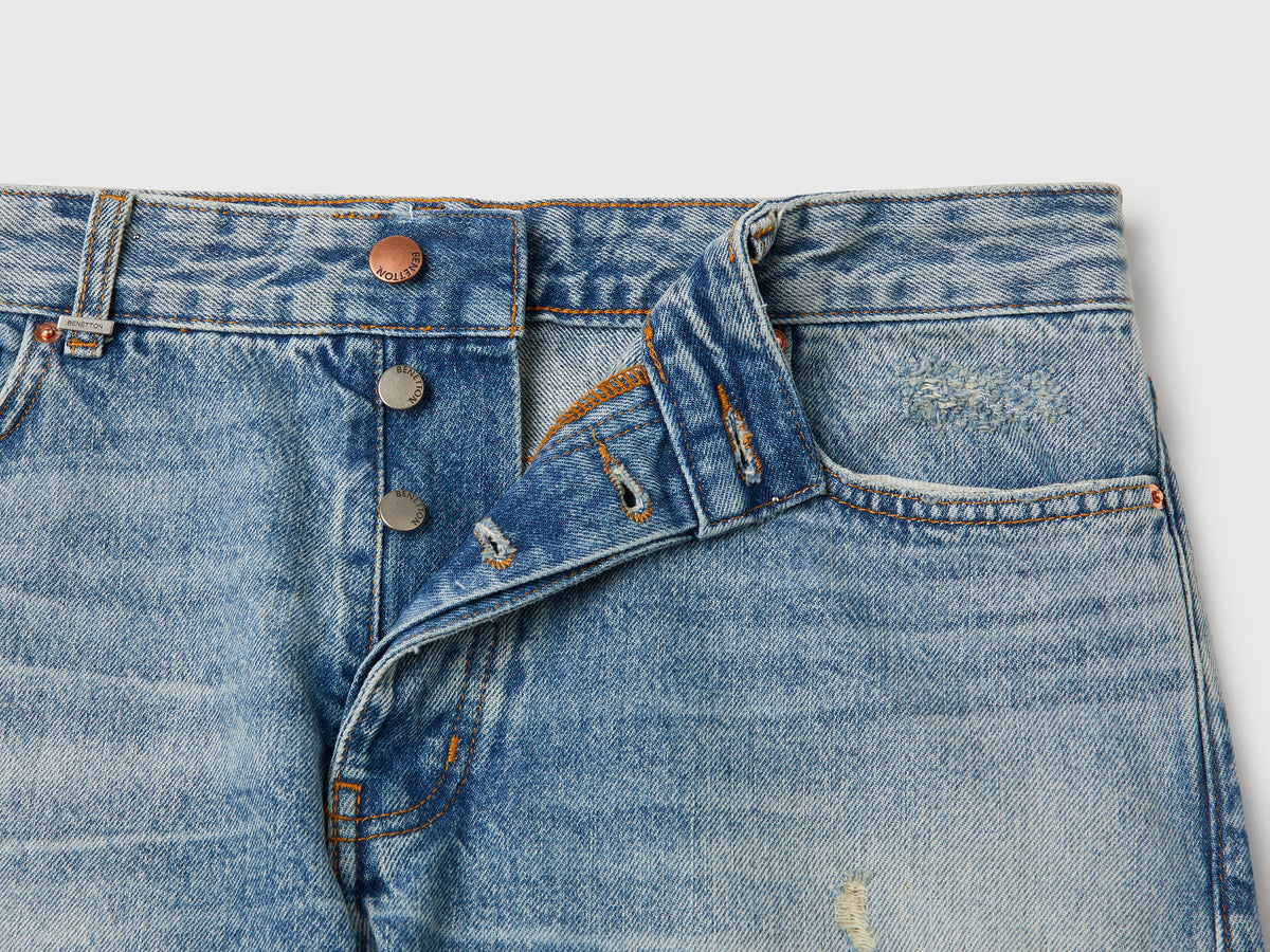 Jeans regular fit con rotture