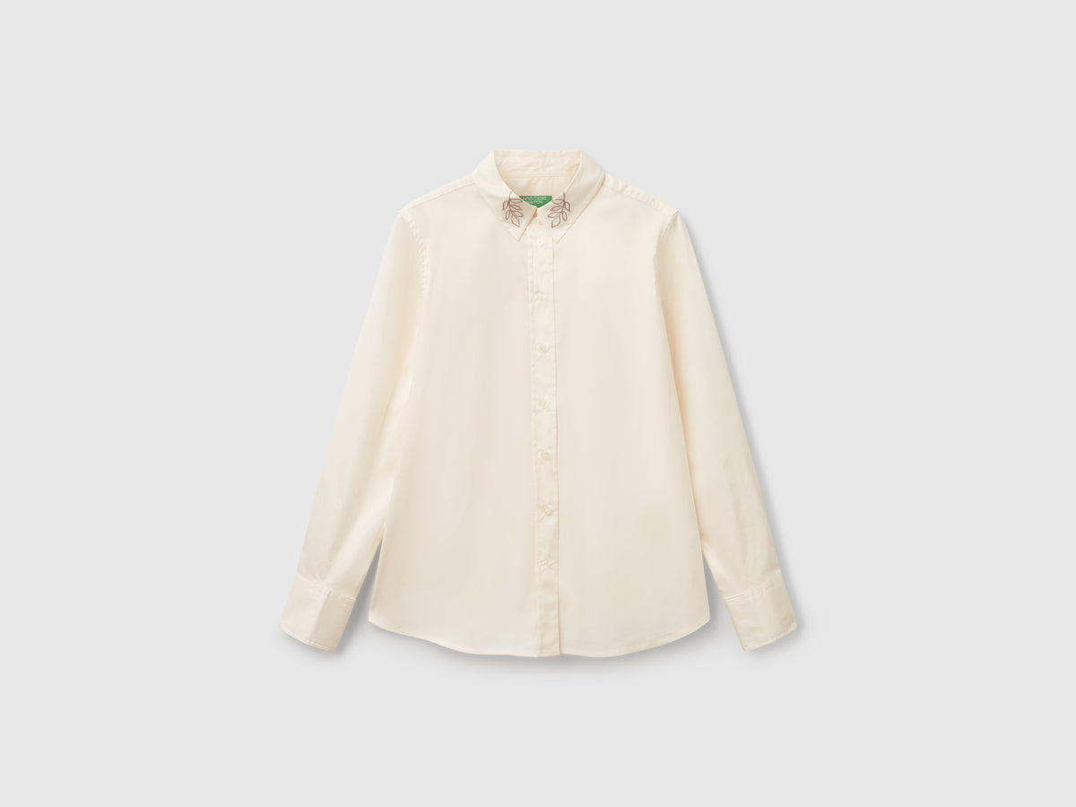 Camicia con colletto ricamato