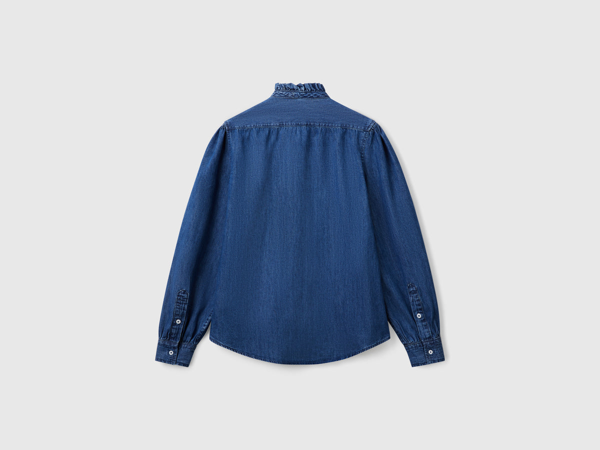 Shirt with ruffled collar
