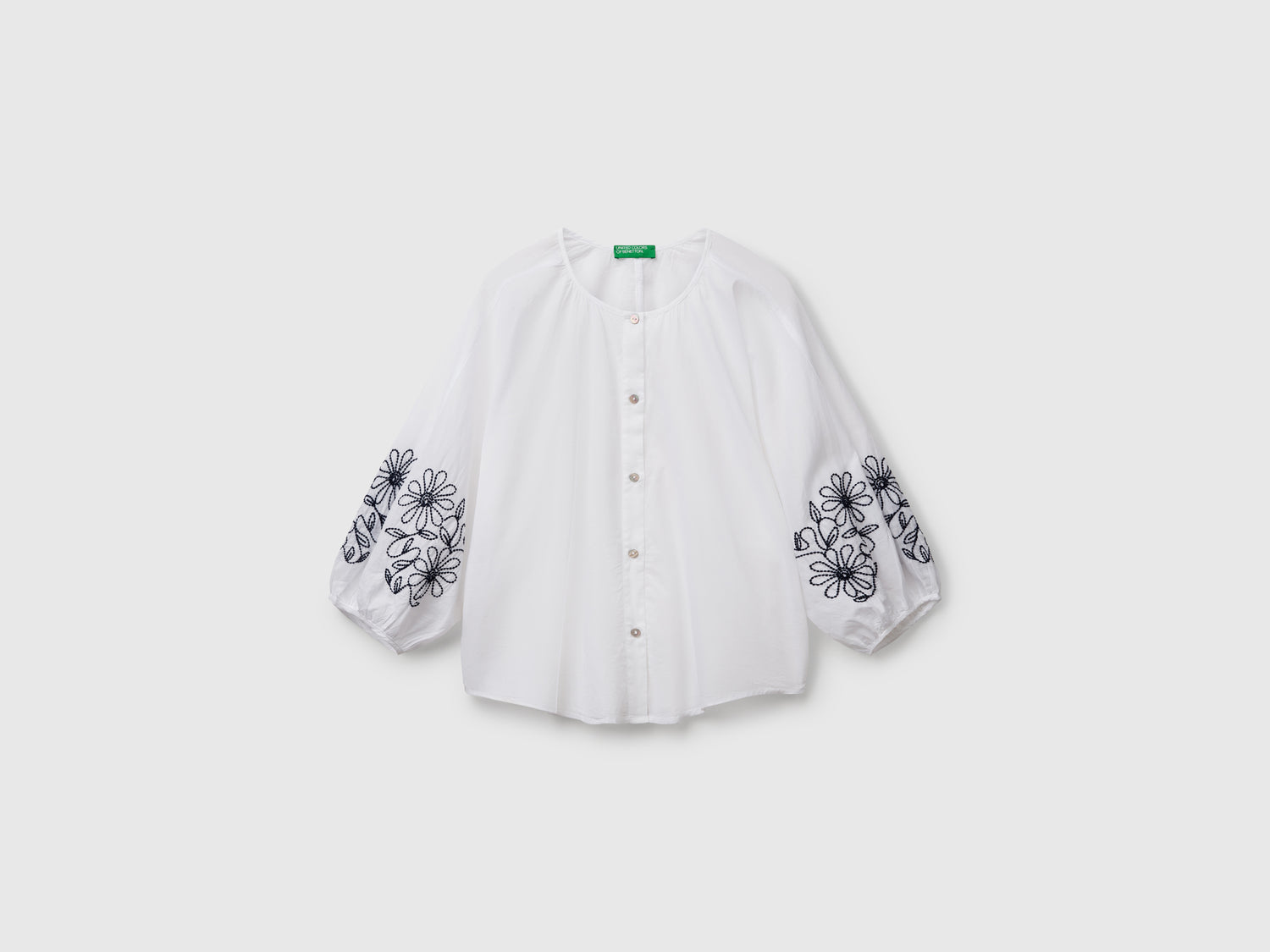 Blouse with floral embroidery da donna bianco | Benetton Outlet