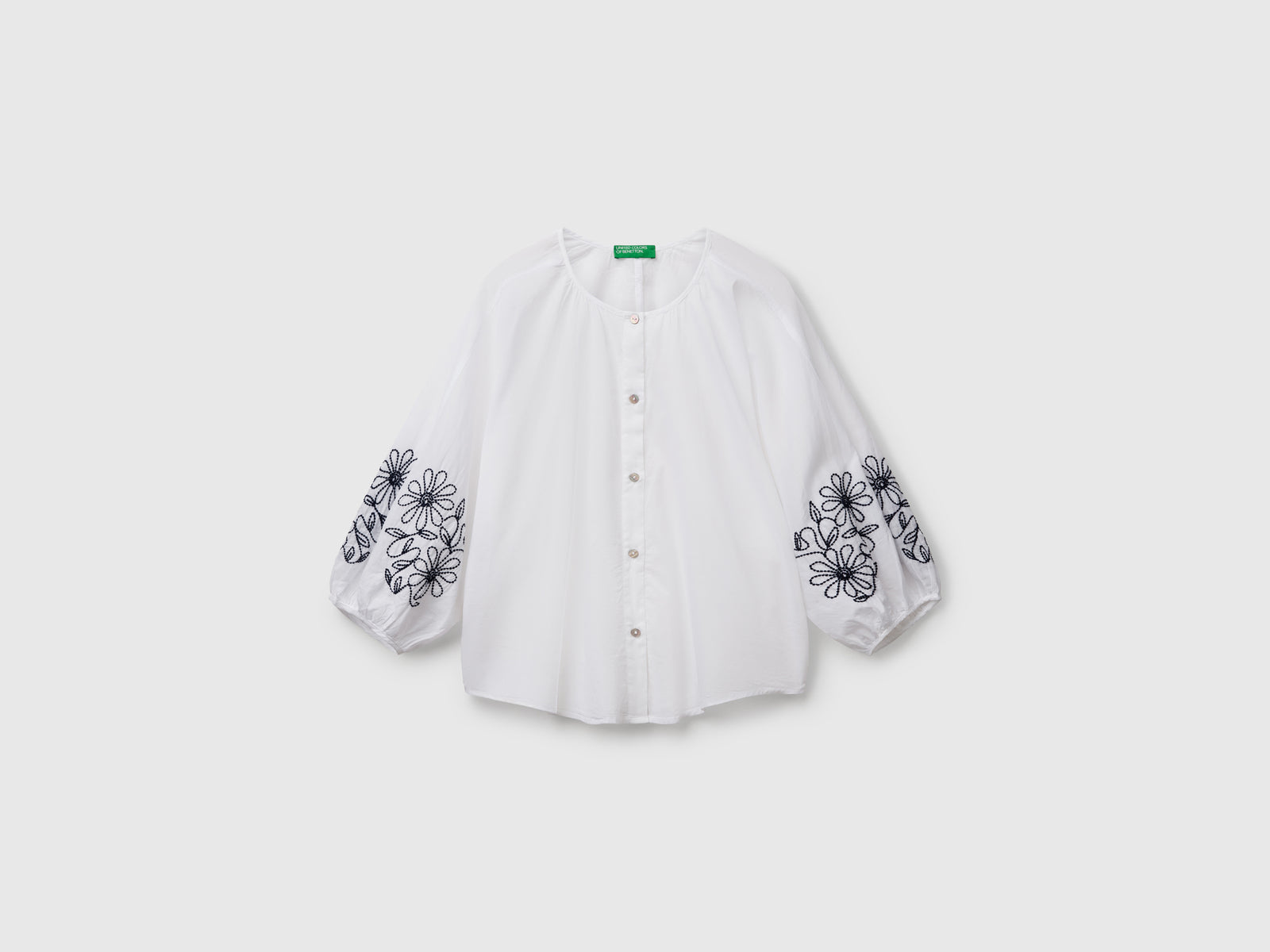 Blouse with floral embroidery da donna bianco | Benetton Outlet