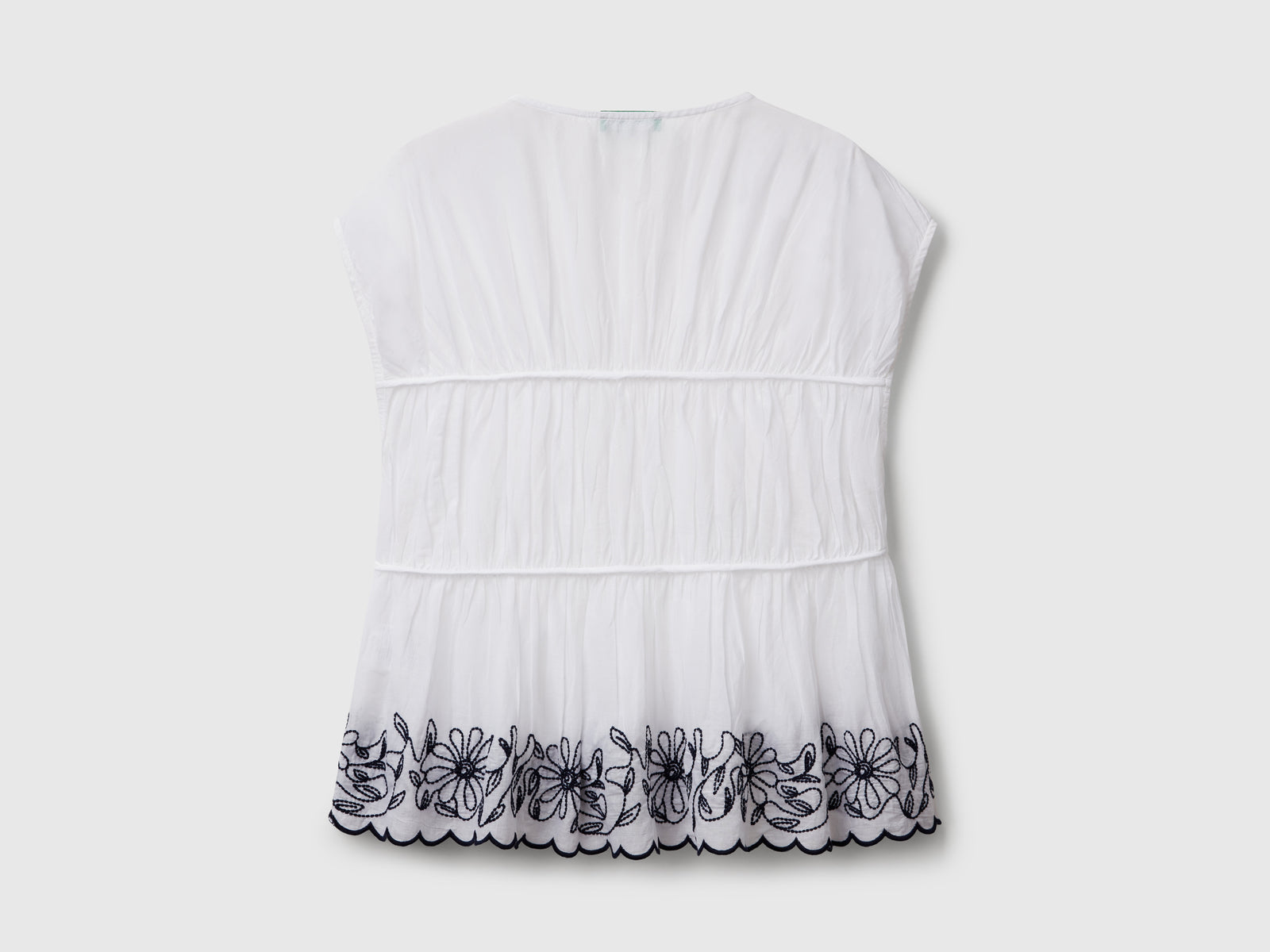 Blusa a manica corta con ricami floreali da donna bianco 2 | Benetton Outlet