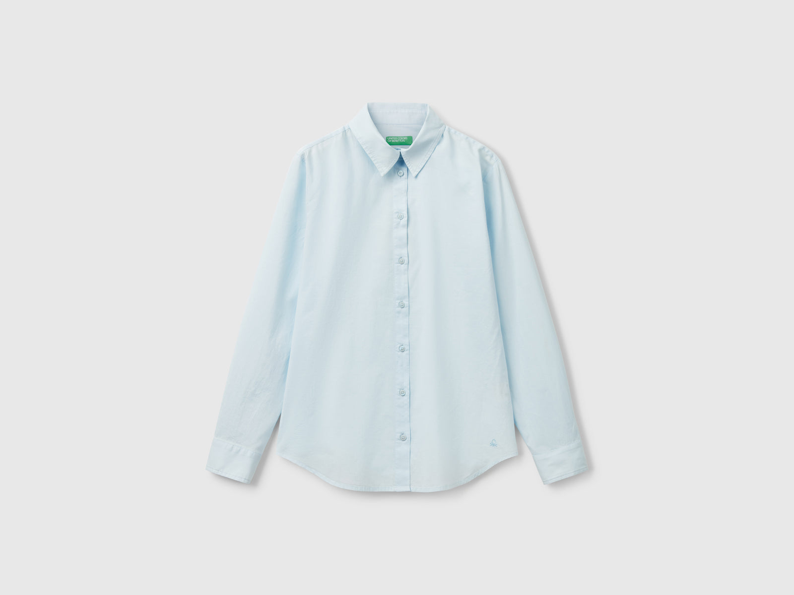 Camisa de corte regular en algodón ligero. da donna celeste | Benetton Outlet