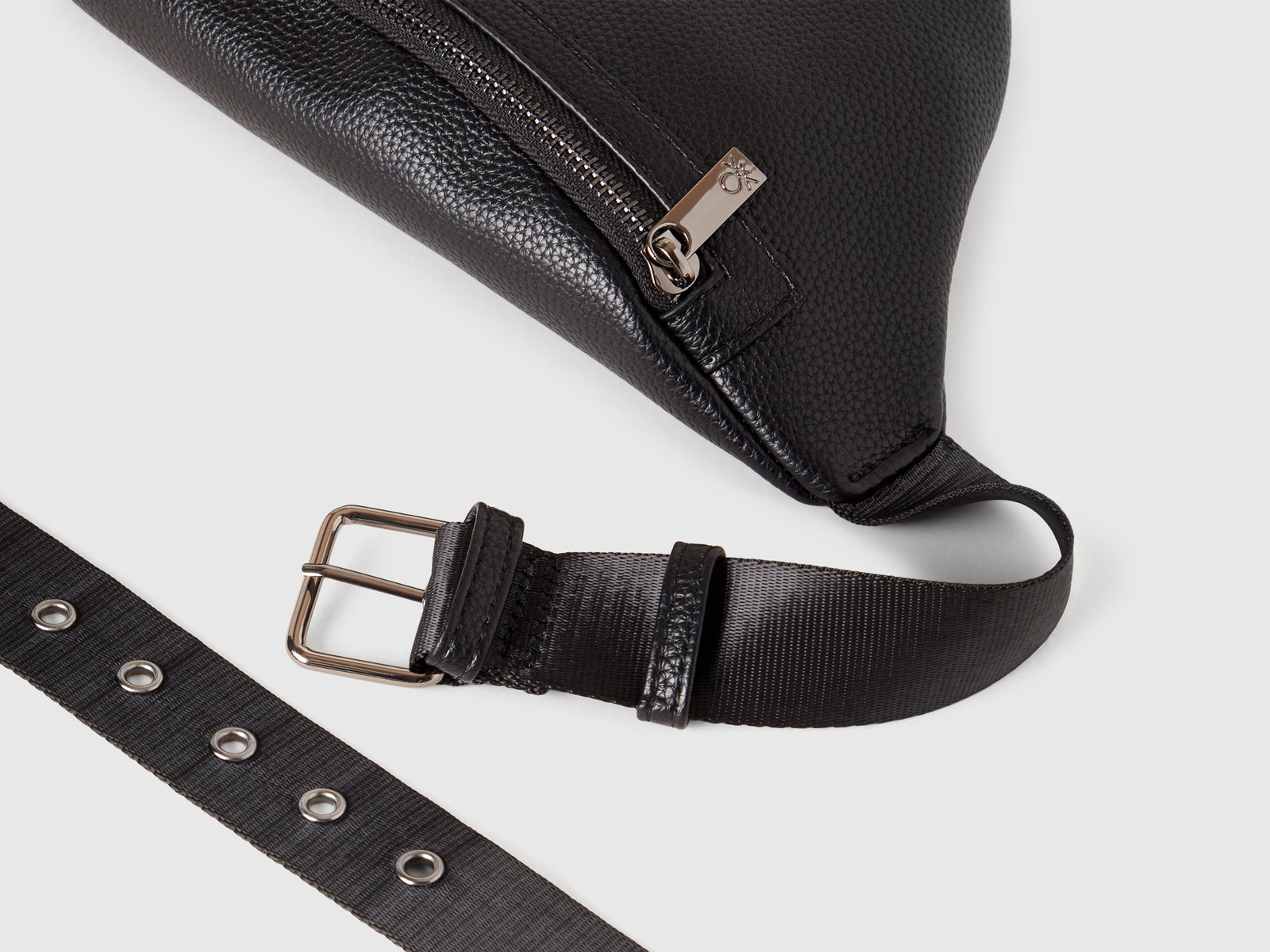 Marsupio in tessuto spalmato da uomo nero 3 | Benetton Outlet