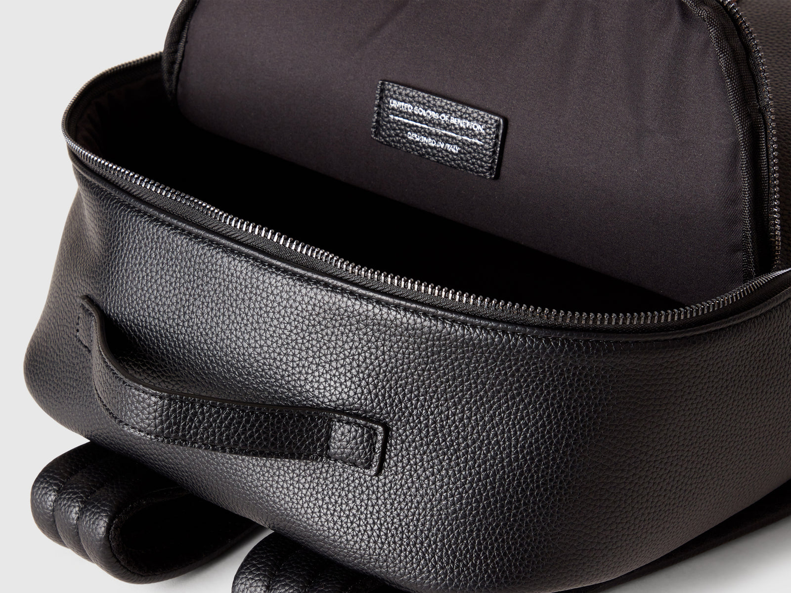 Zaino in tessuto spalmato da uomo nero 3 | Benetton Outlet