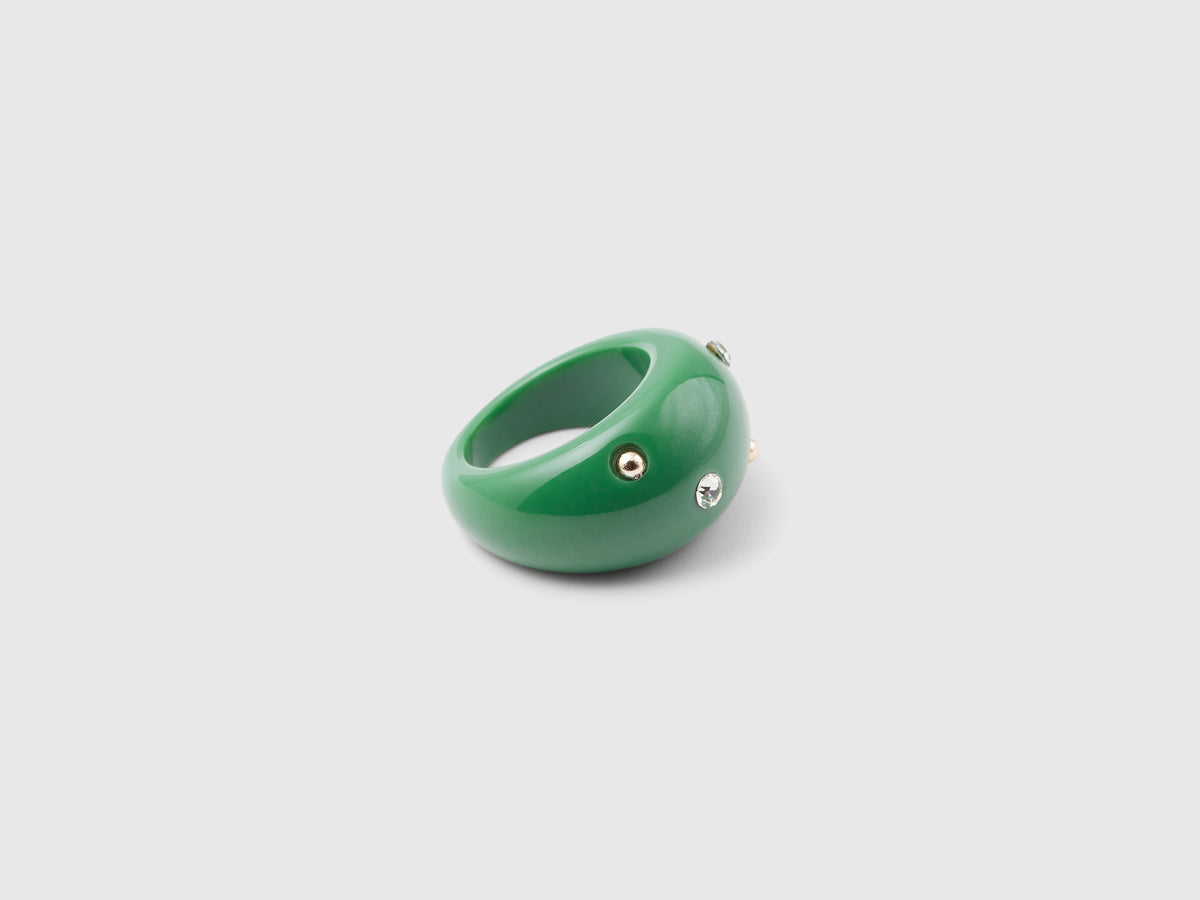 Anello con strass e borchie