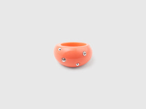 Anello con strass e borchie