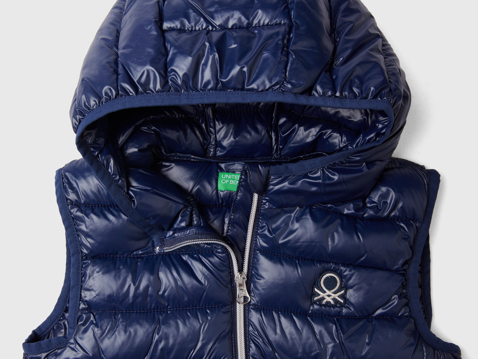 Chaleco acolchado con capucha da bambina blu scuro 3 | Benetton Outlet