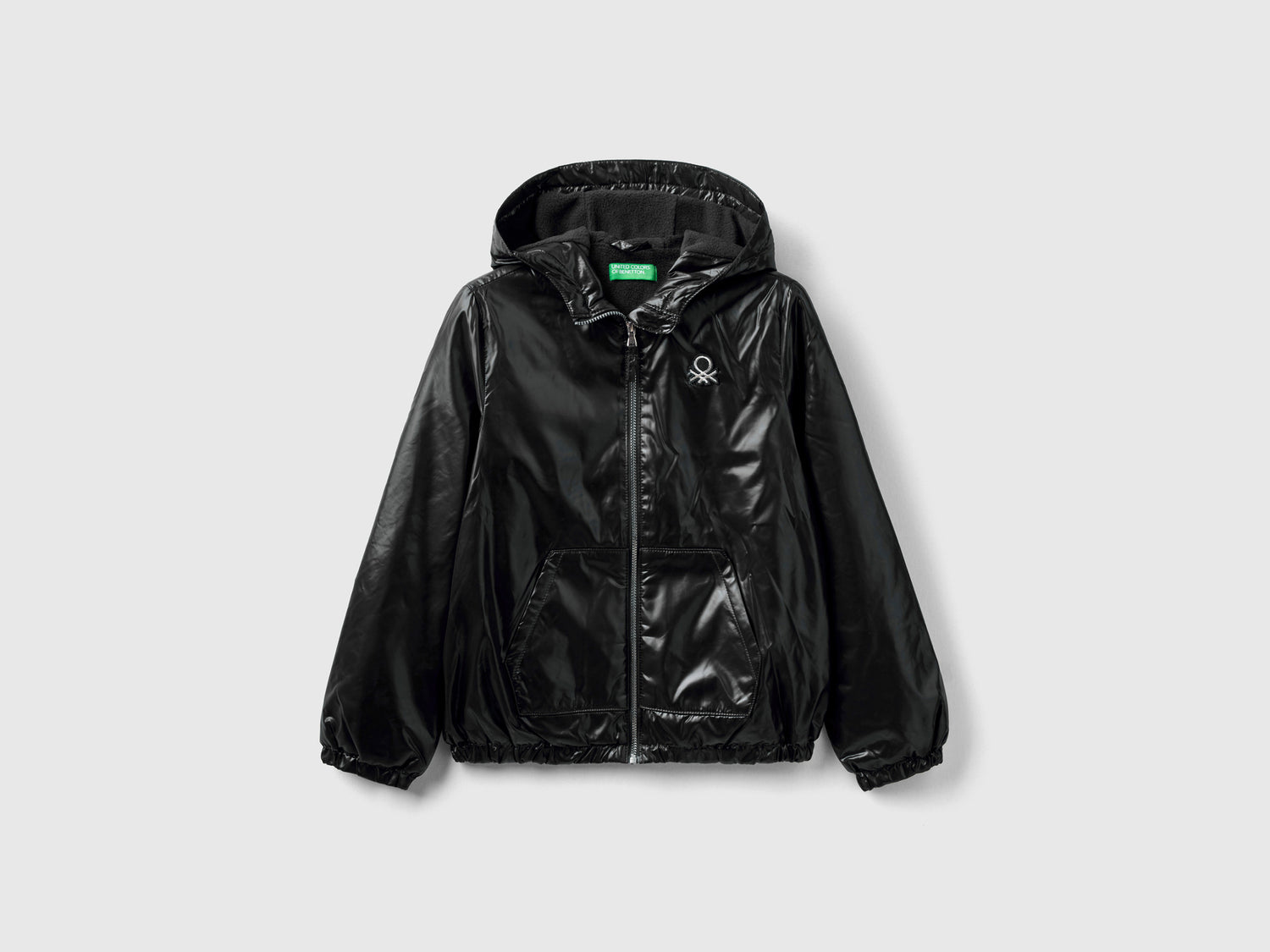 Giubbino lucido con zip e cappuccio da bambina nero | Benetton Outlet