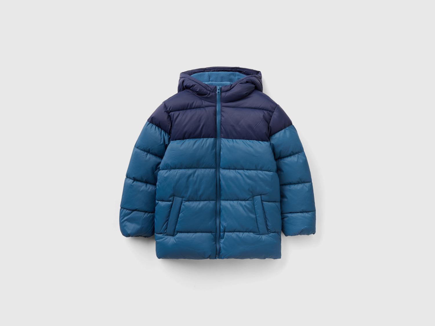Chaqueta con bloques de color y capucha da bambino avio | Benetton Outlet
