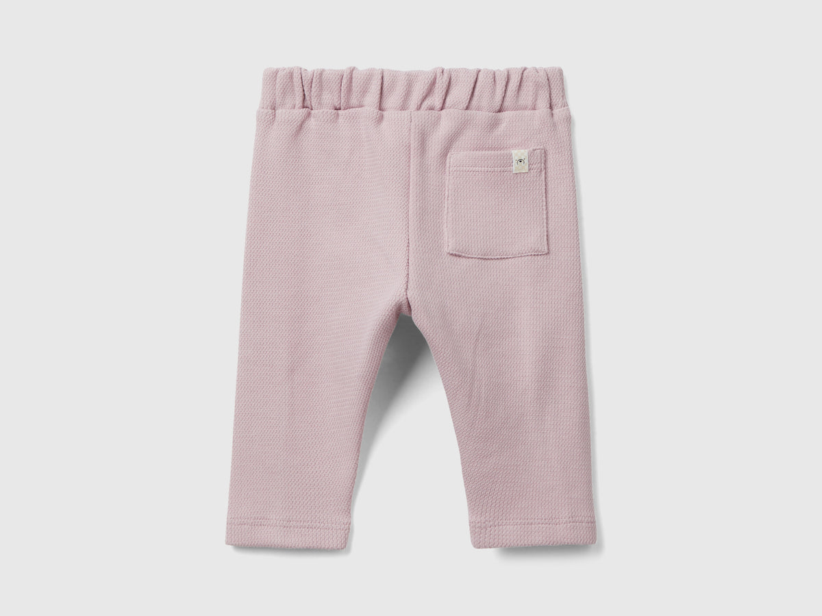 Pantalones con nudo en la cintura