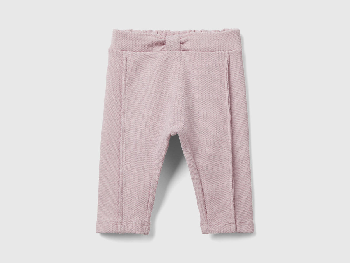 Pantalones con nudo en la cintura