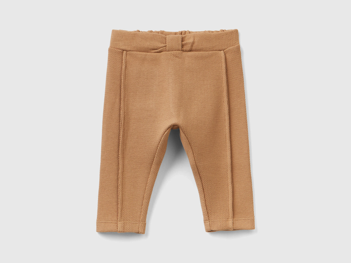 Pantaloni con nodo in vita