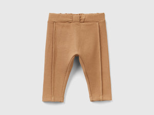 Pantaloni con nodo in vita