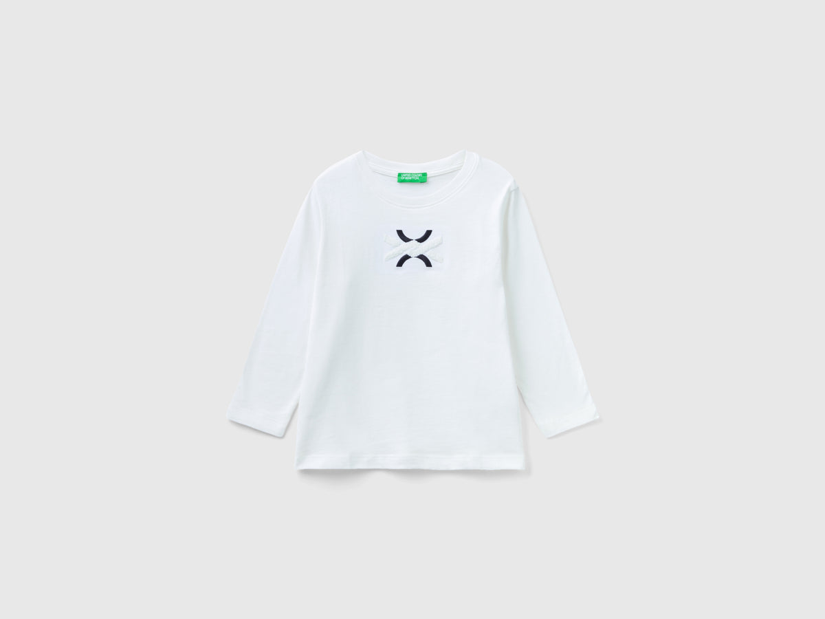 T-shirt con ricamo in spugna