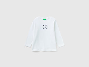 T-shirt con ricamo in spugna