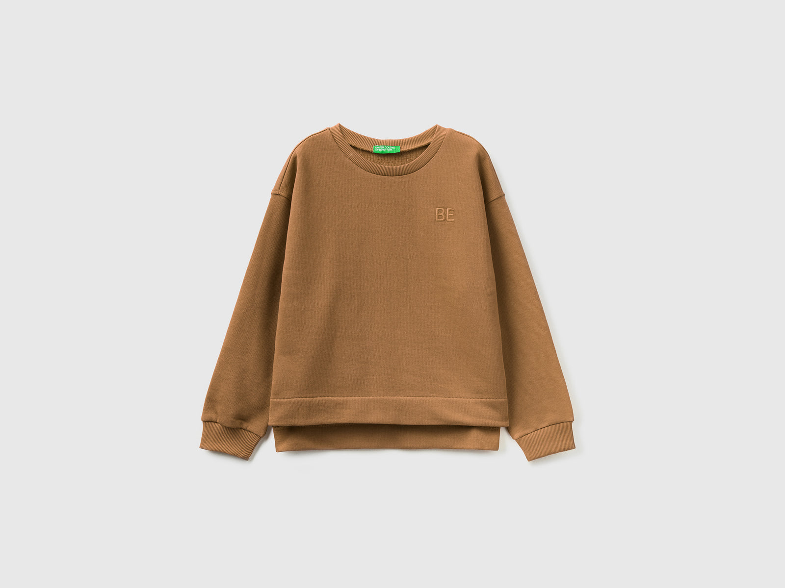 Felpa con ricamo "BE" da bambina cammello | Benetton Outlet