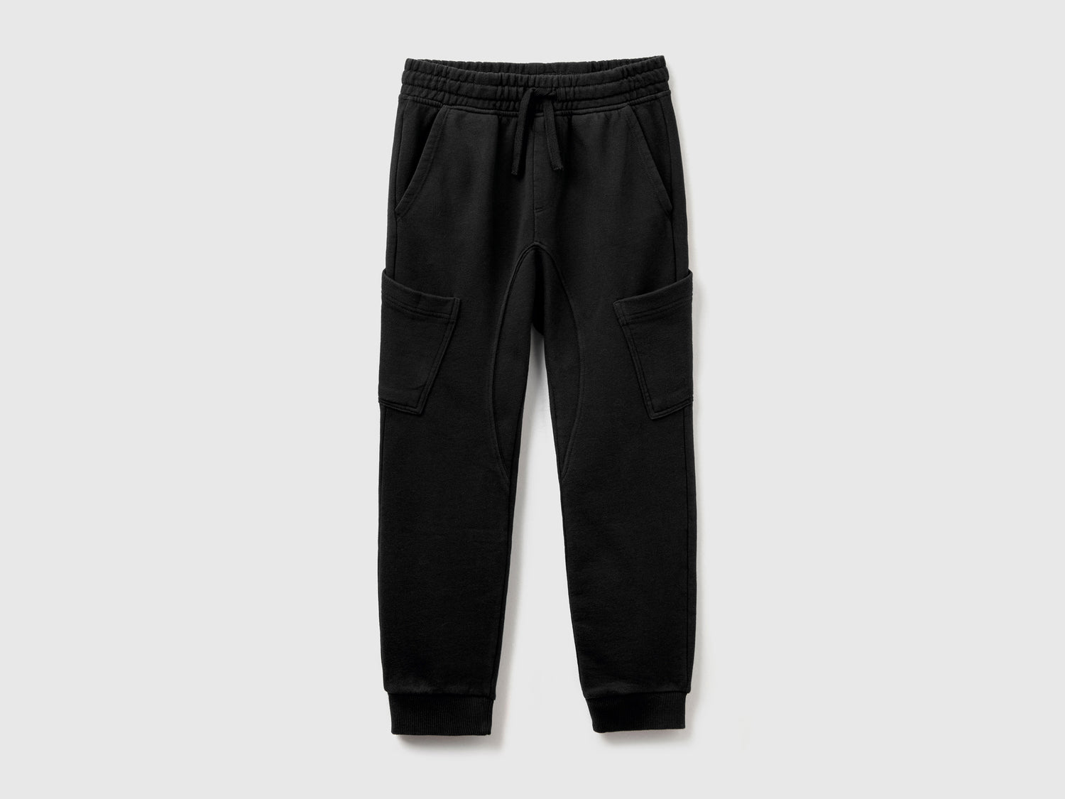 Pantaloni cargo in felpa da bambino nero | Benetton Outlet