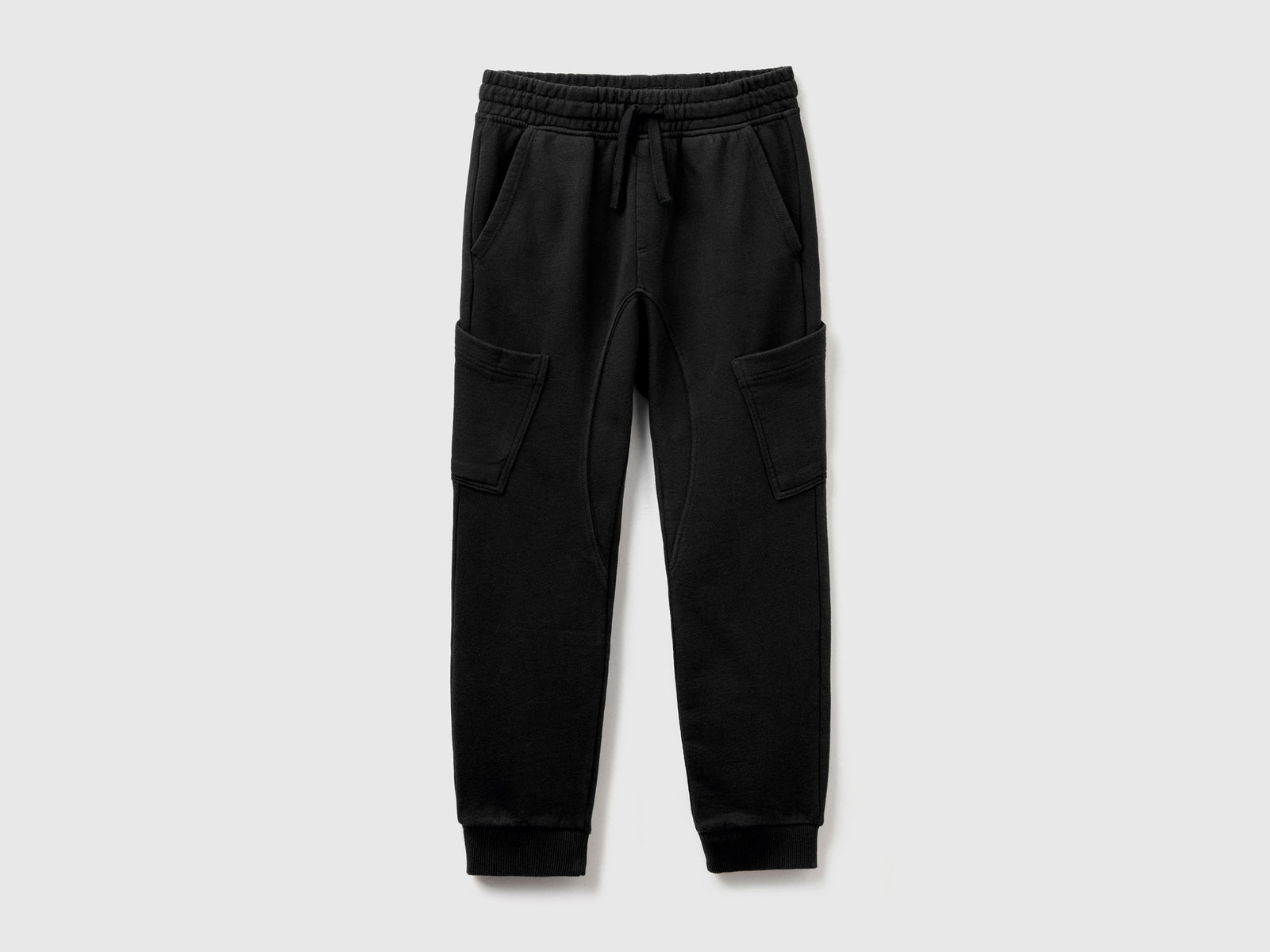 Pantaloni cargo in felpa da bambino nero | Benetton Outlet