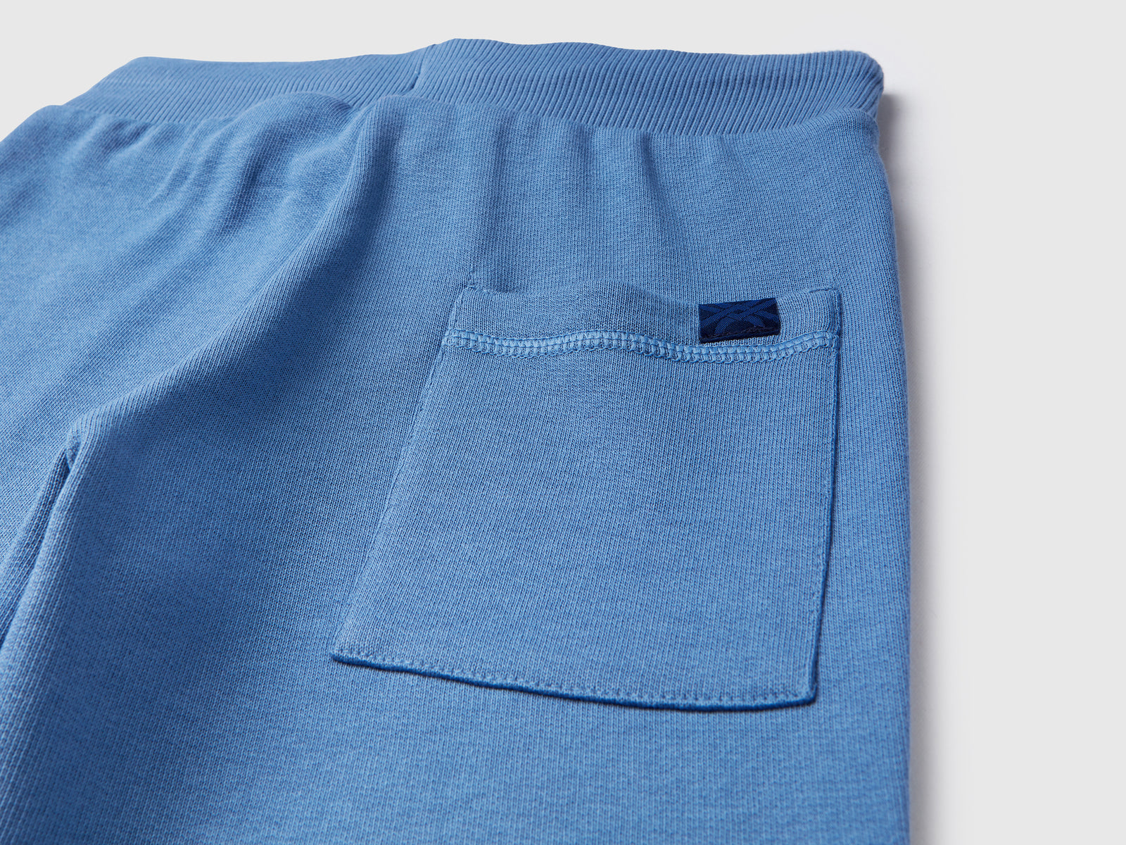 Pantaloni sportivi con coulisse da bambino azzurro 2 | Benetton Outlet