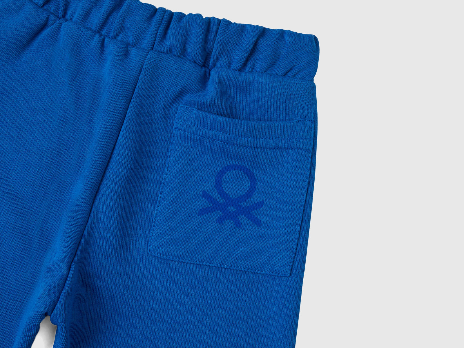 Pantaloni in felpa con taschino da bimbo bluette 2 | Benetton Outlet
