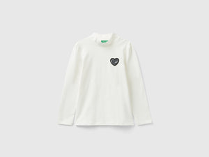T-shirt lupetto con patch in paillettes