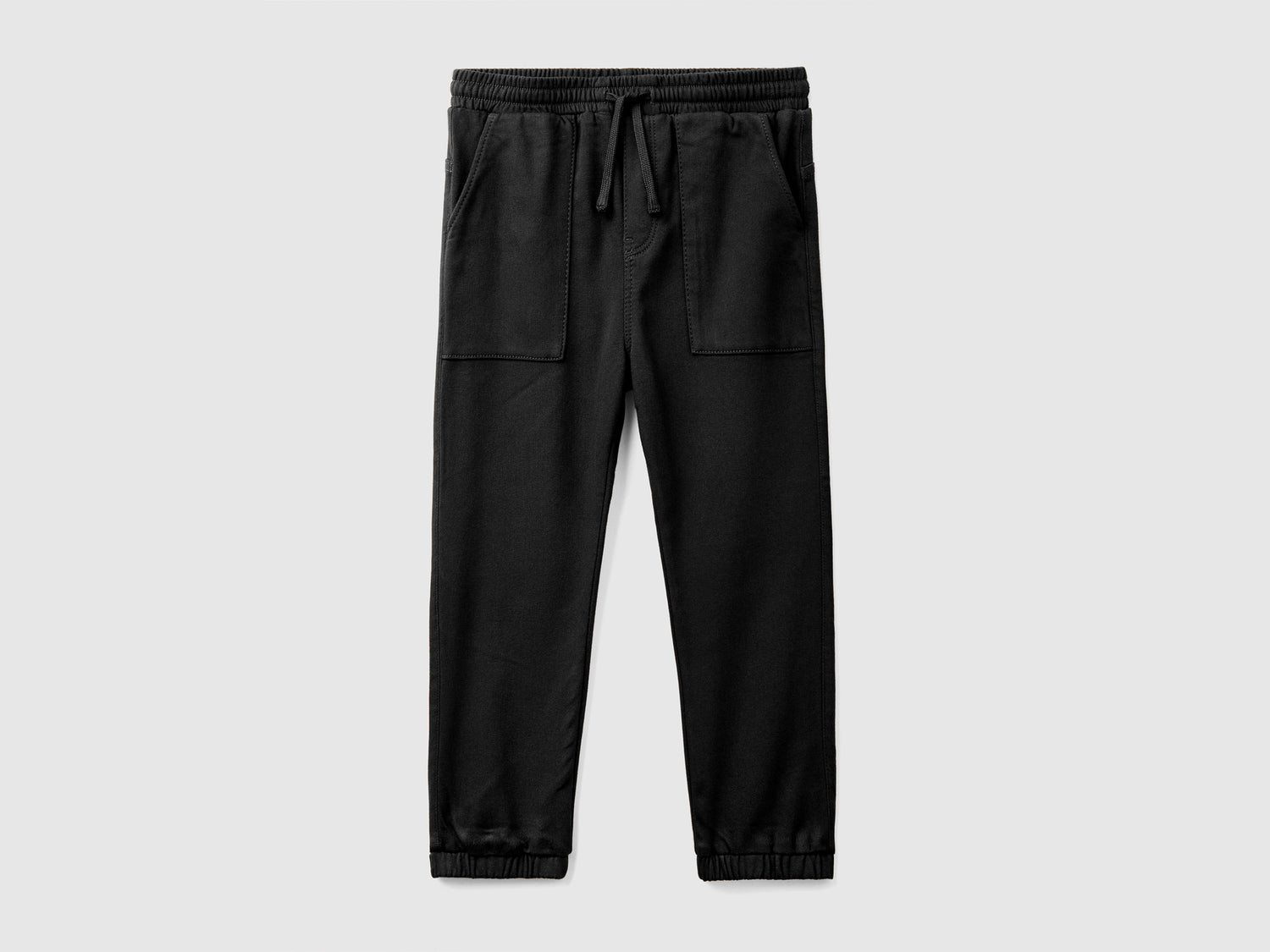 Joggers con coulisse e maxi tasche da bambino nero | Benetton Outlet
