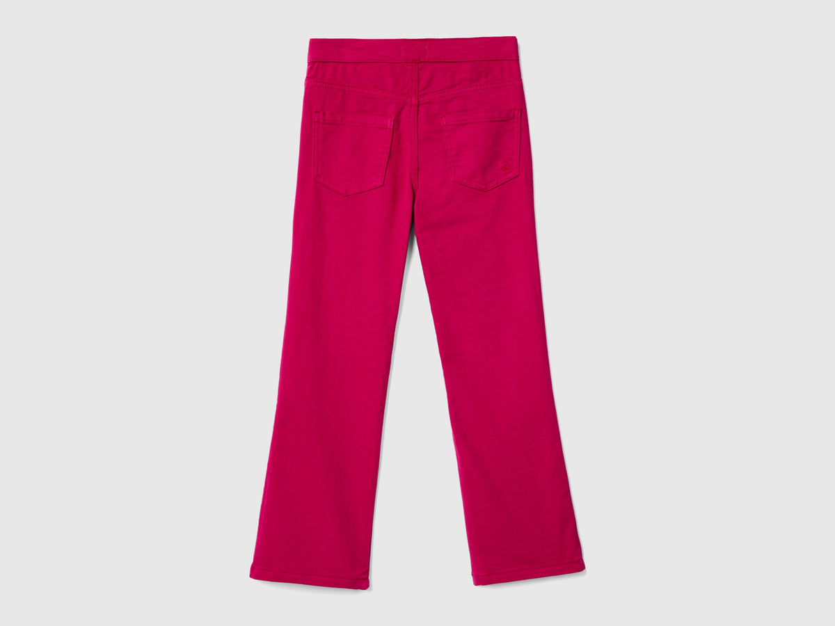Pantalones acampanados elásticos