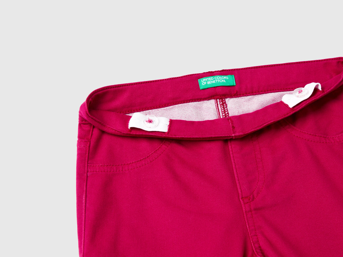 Pantalones acampanados elásticos