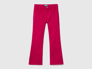 Pantalones acampanados elásticos