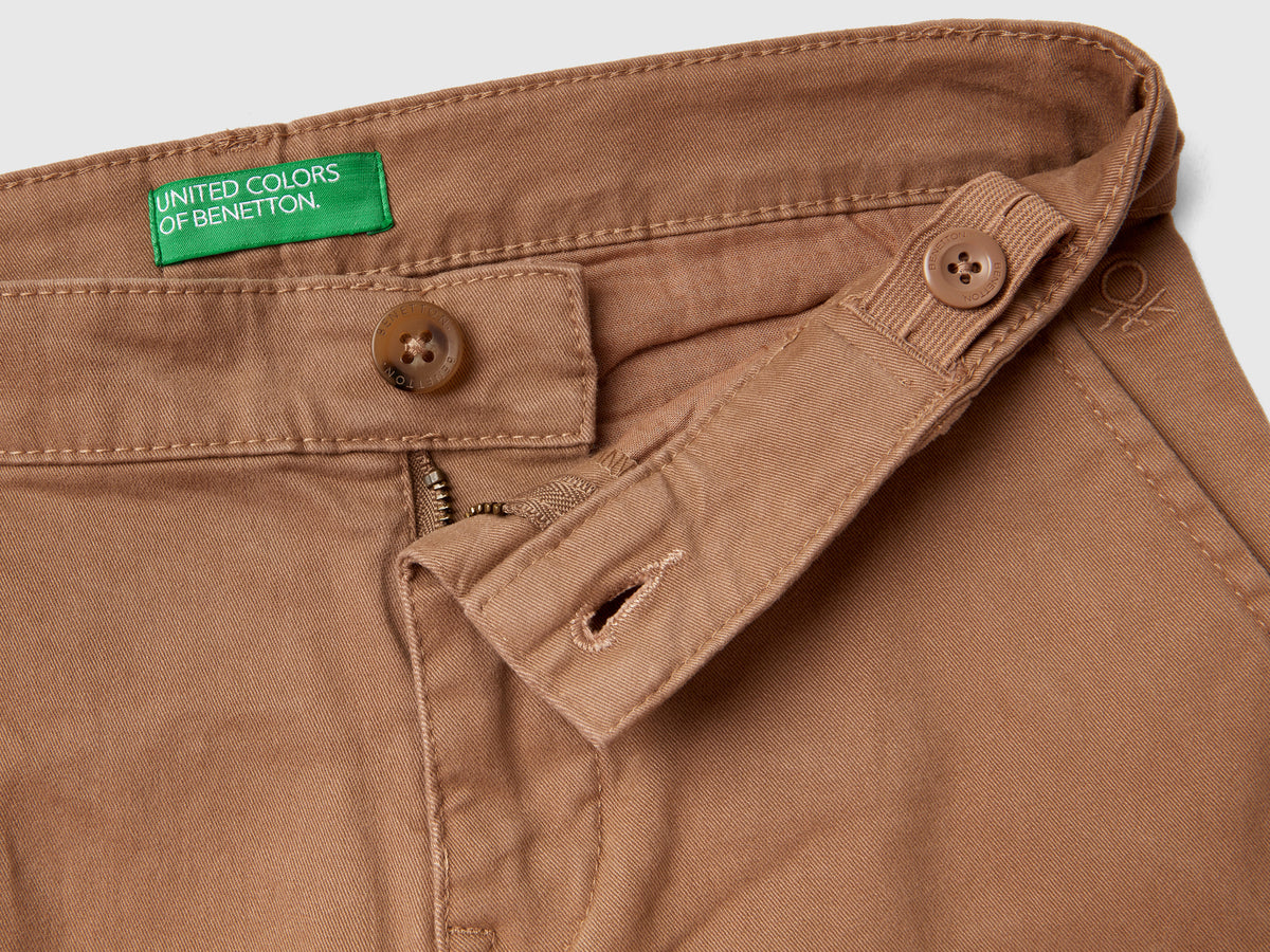 Slim fit chinos in stretch cotton