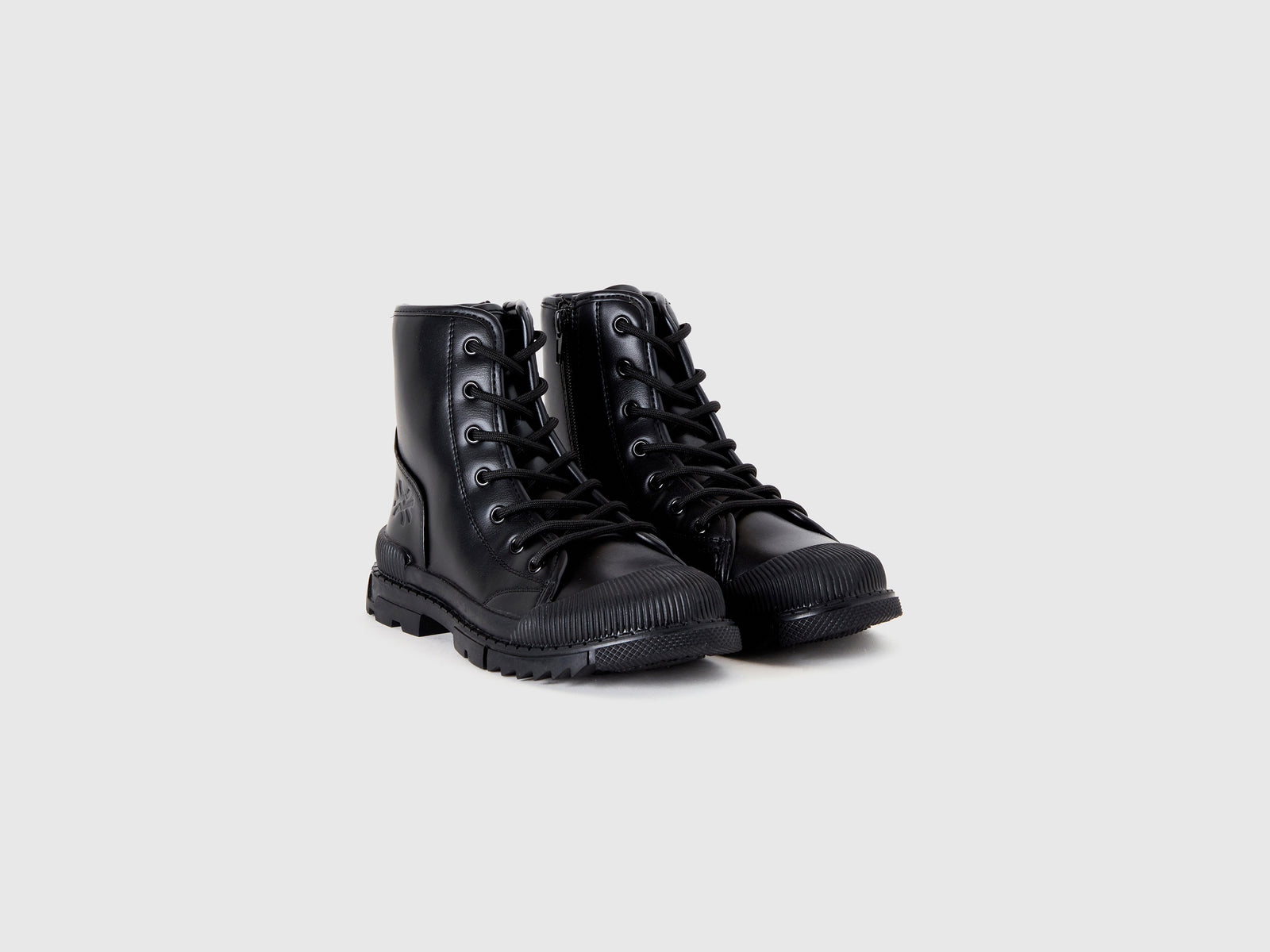 Anfibi stringati da bambina nero 3 | Benetton Outlet
