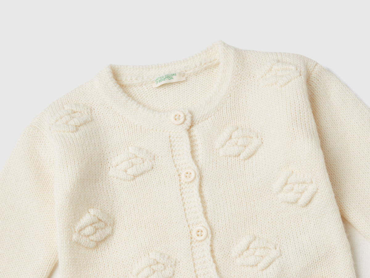 Cardigan con rose in misto lana