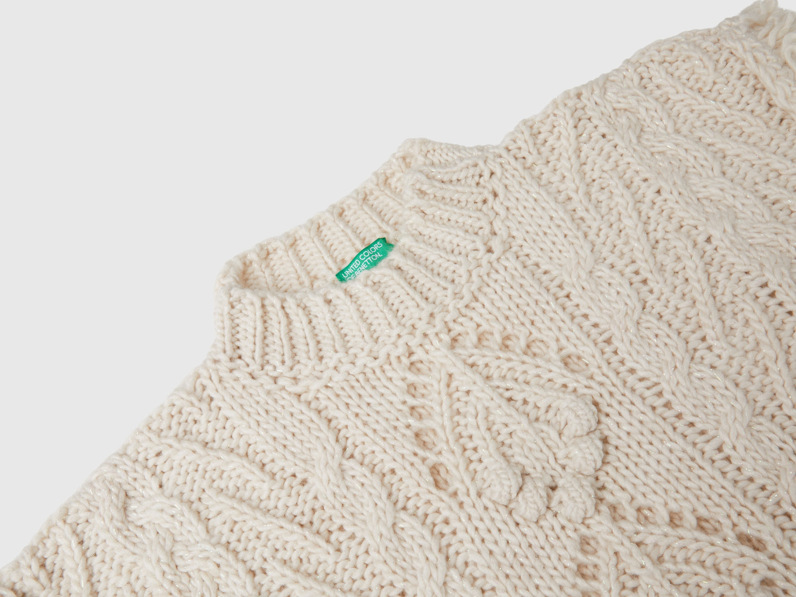 Mantella lavorata in misto lana da bimba bianco panna 3 | Benetton Outlet