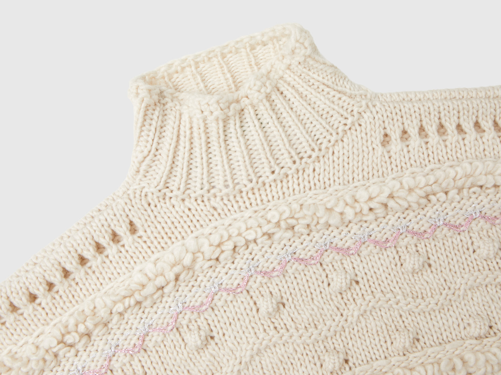 Mantella lavorata con lurex da bambina bianco panna 3 | Benetton Outlet