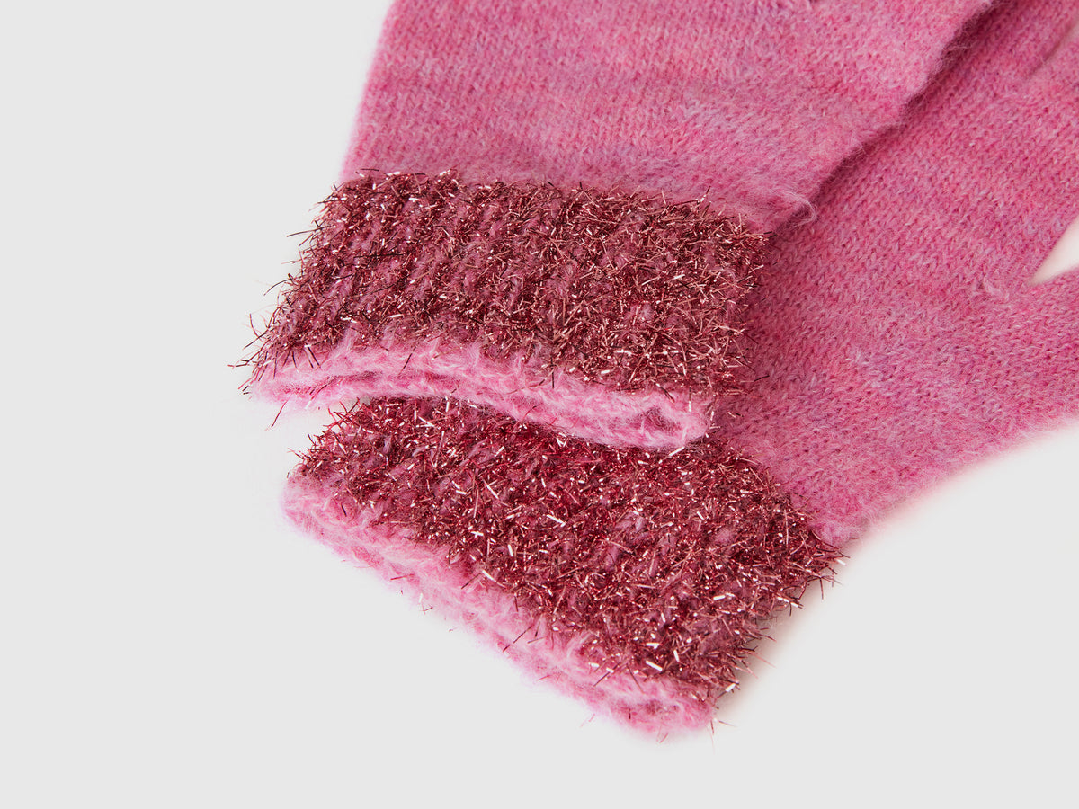 Gloves with lurex
